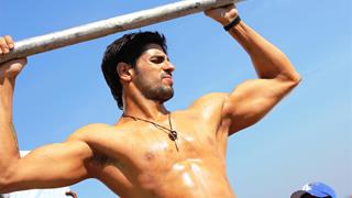 Sidharth Malhotra - the sexy, new age villain! Thumbnail