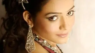 "I prefer light natural looking make up during summers" : Samiksha Bhatnagar Thumbnail