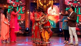 Special guest and Anu's gift to a contestant in  Entertainment Ke Liye Kuch Bhi Karega!