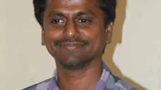Murugadoss back on 'Kaththi' set Thumbnail