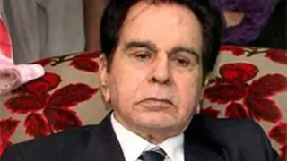Cinema icons get together to launch Dilip Kumar's autobiography thumbnail