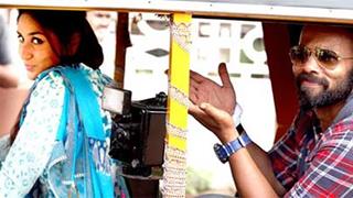 Kareena Kapoor takes Rohit Shetty for a Rickshaw Ride!!