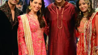 Jashn-E-Eid celebration makes Akshay Kumar extend his stay for the shoot! Thumbnail