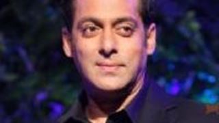 Salman Khan pets 'tiger'