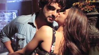 Deepika, Arjun unveil 'Shake your bootiya' song Thumbnail