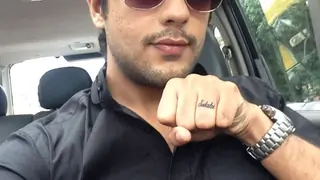 Gaurav S Bajaj inks his wife's name on his ring finger! Thumbnail