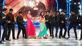 Madhuri Dixit to shake her leg on the tunes of Tamma Tamma with Sonam Kapoor and Karan Tacker! Thumbnail