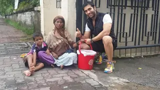 Kushal Punjabi's take over the Rice Bucket Challenge...! Thumbnail