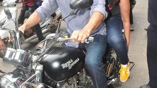 Aditya & Parineeti Start their Food Yatra on the bike. Thumbnail