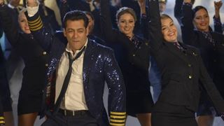 #BiggBoss8Gossip -Salman compliments the contestants by calling them a bunch of positive people!