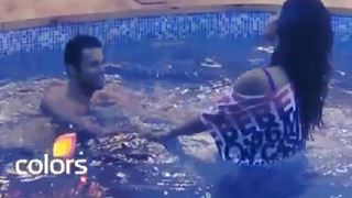 #BiggBossGossip8 - Upen Patel and Sonali Raut's romantic pool dance! Thumbnail