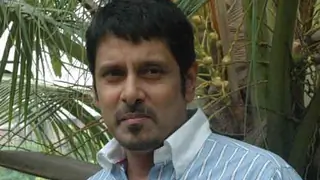 Vikram putting extra effort for Hindi dubbing of 'I' Thumbnail
