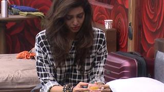 #BiggBoss8Gossip - Karishma Tanna burst out into tears by missing her father! Thumbnail