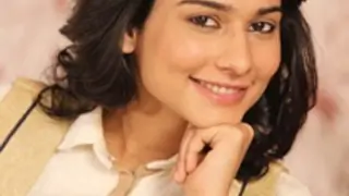 Aneri Vajani's daredevil act Thumbnail