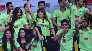 Dolly Bindra part of the Mumbai Warriors Team! Thumbnail