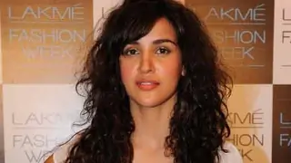 Model Aisha Sharma to debut in 'Shivam' Thumbnail