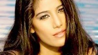 'Helen' not biopic of actress Helen: Poonam Pandey thumbnail