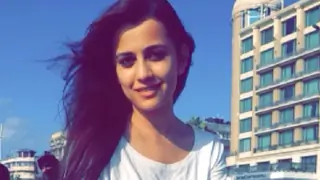 What's keeping Esha Kansara connected with the theater? Thumbnail