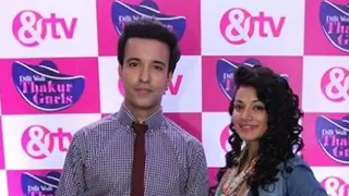 Dylan to save Dabbu from riots on Dilli Wali Thakur Gurls! Thumbnail
