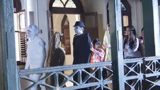 The drama of a  haunted hotel in Lage Raho Chachu