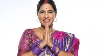 Did you know?: Shubhangi Gokhale is not only a versatile actor, but also a good writer! Thumbnail