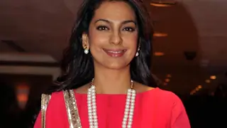 Khamosh! Juhi Chawla is mimicking Thumbnail