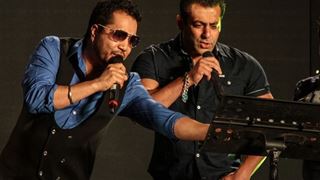 'Bajrangi Bhaijaan' team in Delhi, Salman sings with Mika Thumbnail