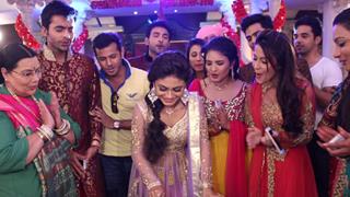 Sreejita De receives a unique gift from the cast of her show!