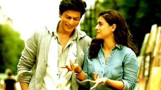 SRK, Kajol recreate 'DDLJ' scene on 'Dilwale' set thumbnail