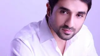 Flaunt message of homosexuality on chest: Vir Das Thumbnail
