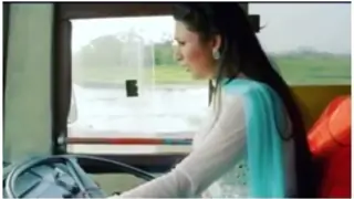Divyanka drives a bus! Thumbnail
