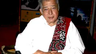 Shashi Kapoor to get lifetime achievement honour thumbnail