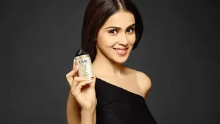 Genelia makes a comeback via TV commercial thumbnail