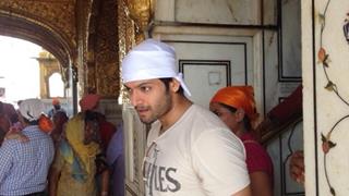 Ali Fazal visits Golden temple!