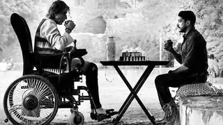 Farhan already in Wazir Mode!