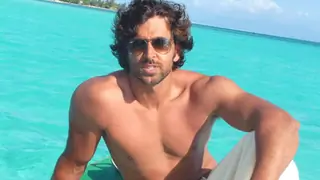 Hrithik to star in an intense love story! Thumbnail