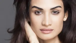 Find out how Shapath fame, Karishma Modi is enjoying her vacation with her beau! Thumbnail