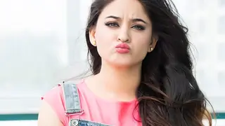 Having my husband by my side is an advantage in Khatron Ke Khiladi, says Mahhi Vij Thumbnail