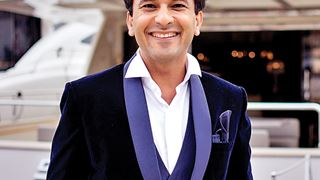 Vikas Khanna takes culinary route to support a cause thumbnail