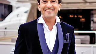 Vikas Khanna takes culinary route to support a cause Thumbnail