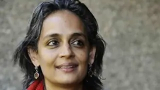 Arundhati Roy, 23 others return awards over 'intolerance' Thumbnail