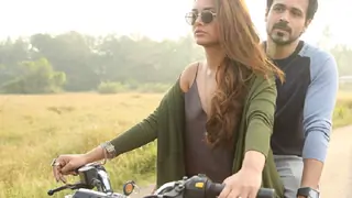When Esha Gupta took Emraan Hashmi for a ride Thumbnail