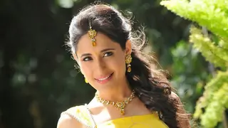 Pragya Jaiswal teams up with Ravi Teja in 'Yevado Okadu' Thumbnail