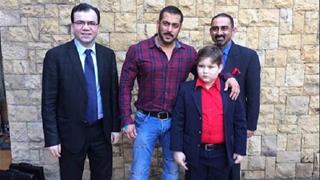 Salman Khan meets fan from Pakistan Thumbnail