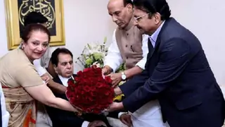 Dilip Kumar was tearful upon receiving Padma Vibhushan thumbnail