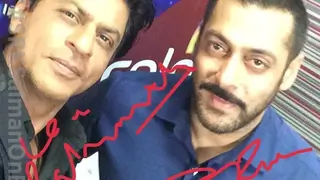 SRK, Salman's '#BhaiBhai' selfie Thumbnail