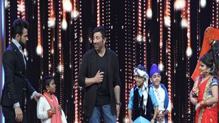 Sunny Deol shakes a leg on 'India's Best Dramebaaz'! Thumbnail