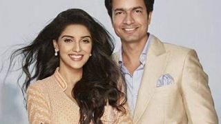 Asin's Wedding Card is Gold-embossed!