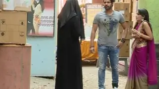 Abhi, Pragya miss a fat chance of nabbing Aaliya on Kumkum Bhagya! Thumbnail