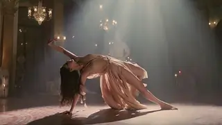 Katrina recreates the magic in Fitoor's song Pashmina' Thumbnail